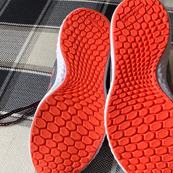 New Balance - Picture 2 of 2